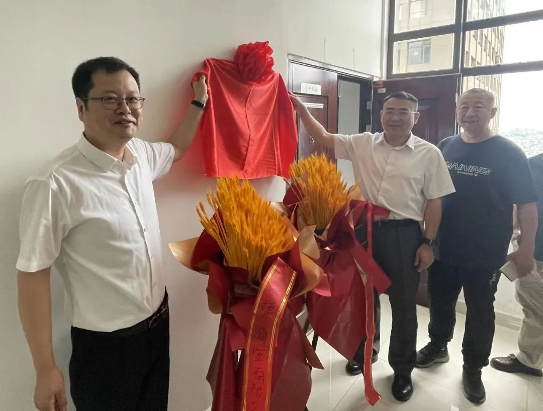 集团党委委员、副总经理李忠军赴西安捷达测控有限公司云南分公司参加分公司成立揭牌仪式，并开展校企合作交流会