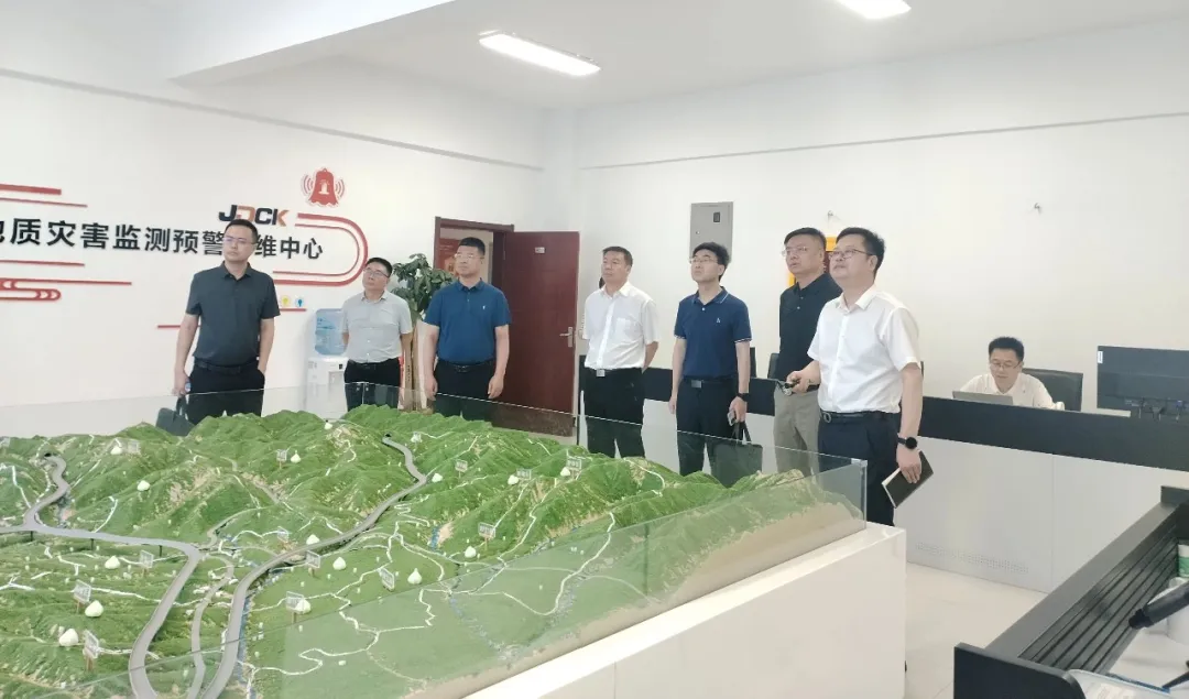 西北有色地质矿业集团总经理助理、上市办主任刘非一行到集团座谈交流