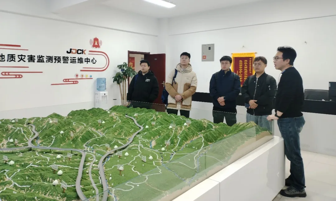 中国安全生产科学研究院工程师、中安国泰工程部副主任李江一行到我公司座谈交流